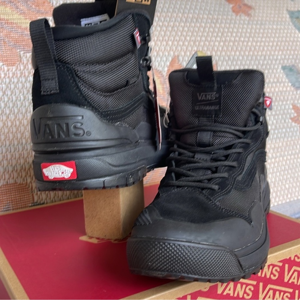 Vans WMNS Ultrarange Exo
Black/Black
Sneakers MTE Boots VN0A4BVSBKA - Picture 13 of 16